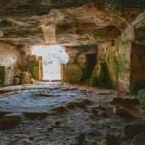 Le grotte pi� grandi erano adibite a palmenti per la pigiatura dell�uva, frantoi per la produzione di olio o molini per la lavorazione del grano